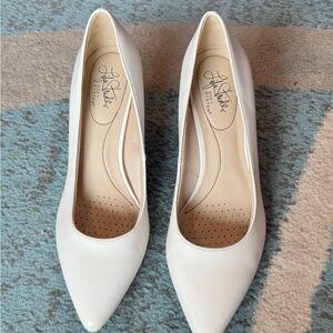 Life Stride Elegant Cream Heels